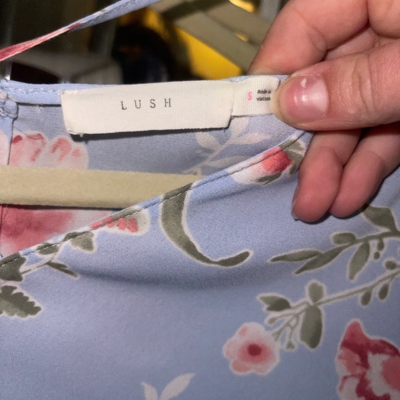 LUSH Floral Semi Sheer Crisscross V-Neck Long Sleeve Top - Picture 3 of 4